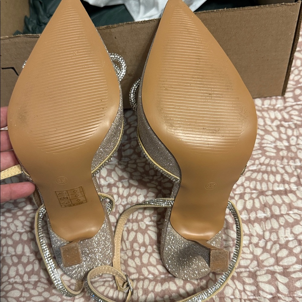 Dream Pairs Glittery gold Heels with Bow, new 8.5 - Picture 4 of 6